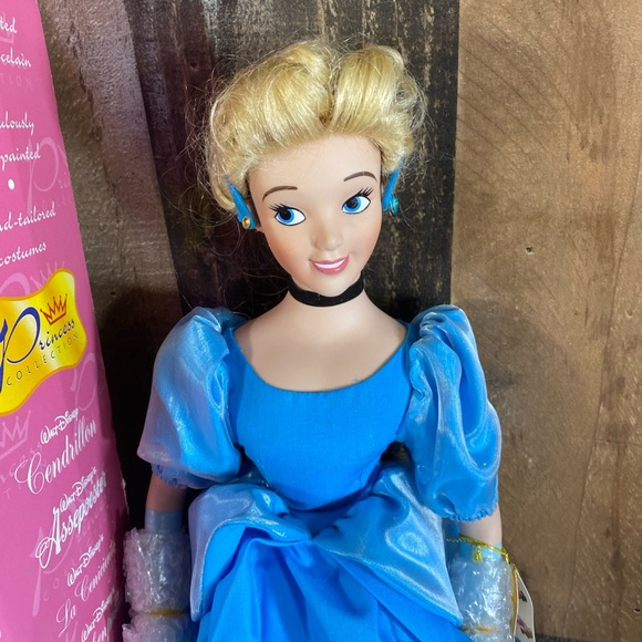 Disney Princess Cinderella Porcelain 16" vintage doll Limited Edition 1998 - Picture 2 of 14